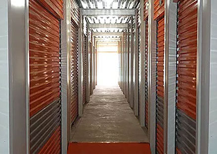 Espacios seguros de almacenamiento en bodega de Mudanzas El Porvenir en Bogotá, ideales para guardar muebles y mercancías.